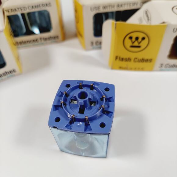 Vintage Flash Cubes Lot Westinghouse 4 Boxes 12 Camera Flashcubes 48 Flashes - Picture 9 of 12